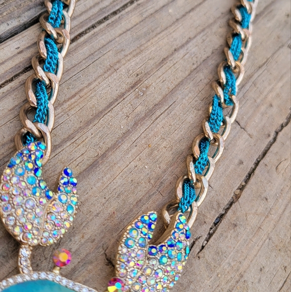 RARE Betsey Johnson Crab Necklace 🦀 - Picture 3 of 9